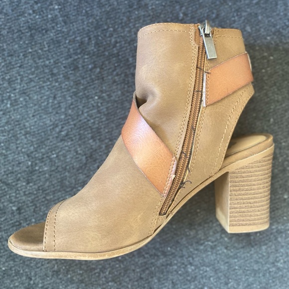 Peep-toe Ankle Boots - Picture 4 of 6